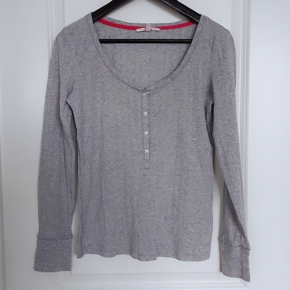 Victoria's Secret Top🛍 - Picture 1 of 7